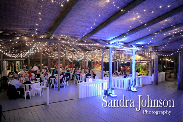 Best Lakeside wedding at Paradise Cove in Orlando, Florida - Wedding photographer - Sandra Johnson (SJFoto.com)